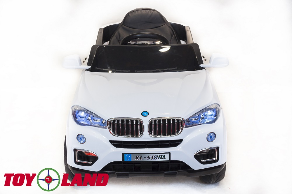 Электромобиль BMW X6 белого цвета   