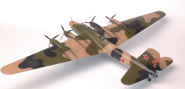 Сборная модель - Советский дальний бомбардировщик ПЕ-8  