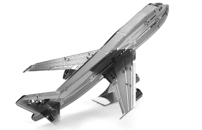 Сборка металлической модели - реактивный самолёт  