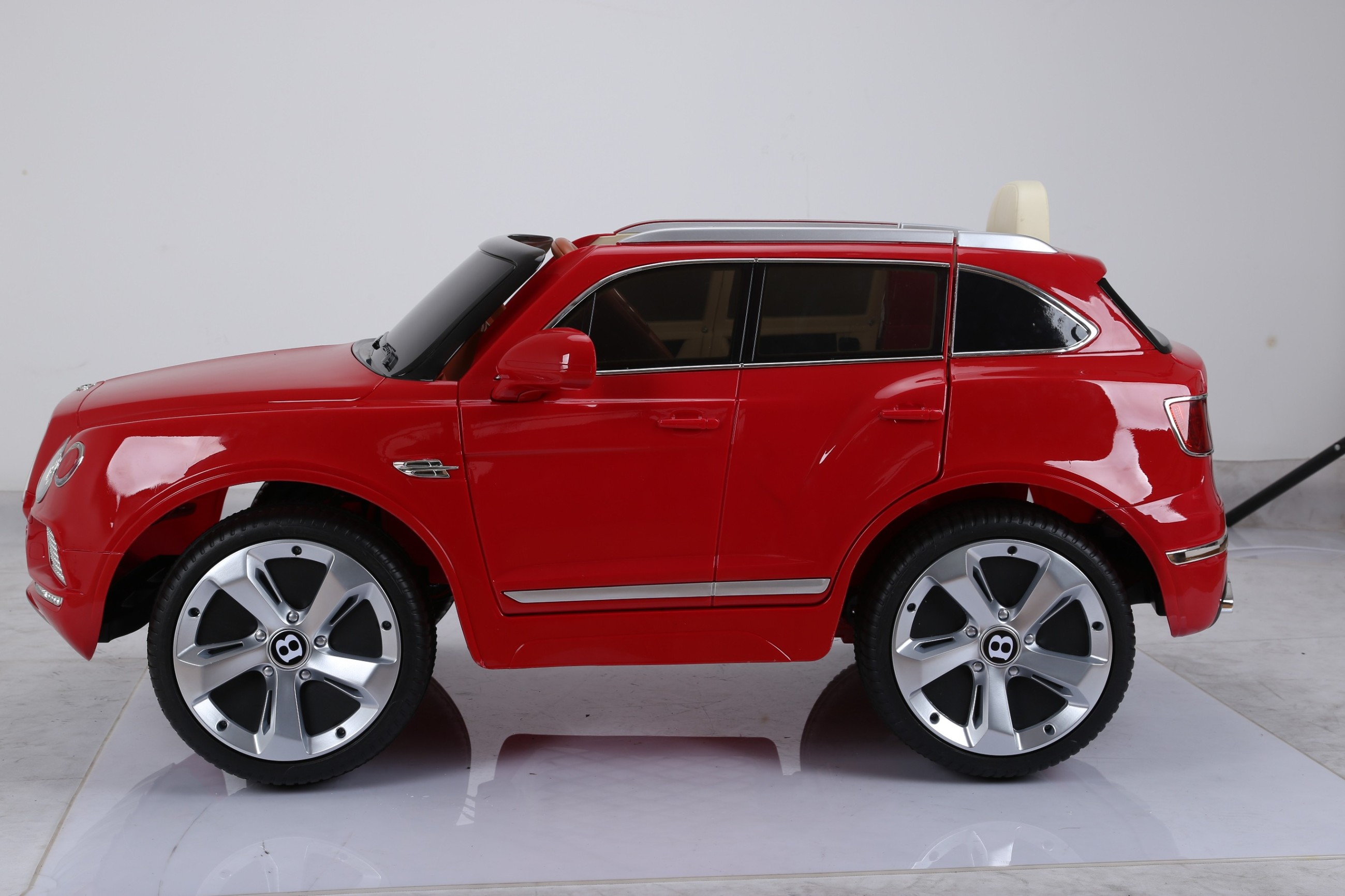 Электромобиль - Bentley Bentayga, красный  