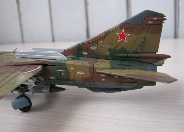 Сборная модель Советский истребитель-бомбардировщик - МИГ-23МЛД  