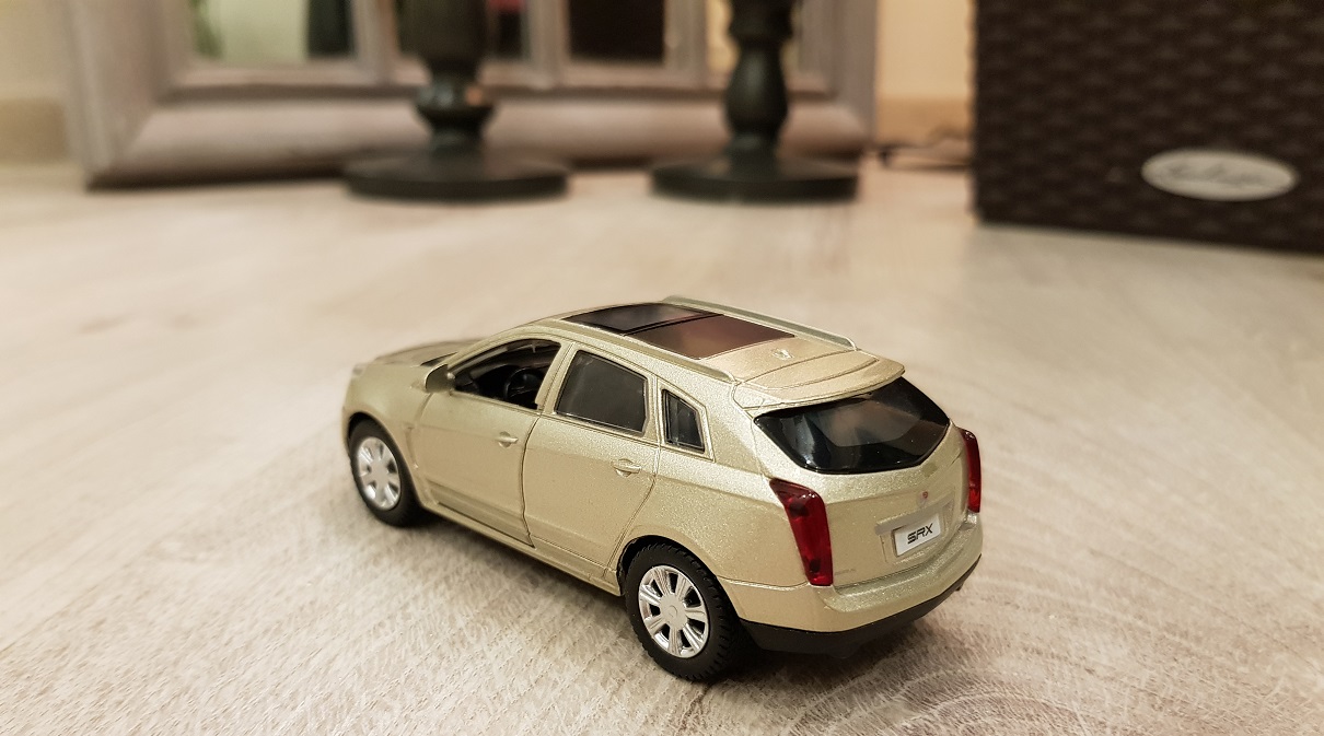 Машинка металлическая инерционная Cadillac SRX, открываются двери, 1:43  