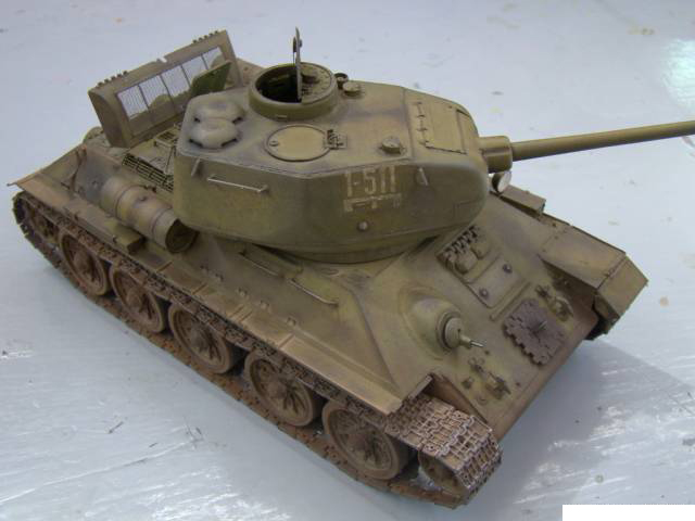 Модель для склеивания - Советский танк Т-34/85  