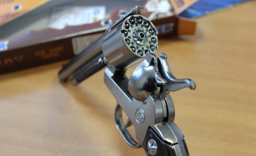 Ковбойский револьвер на 12 пистонов  