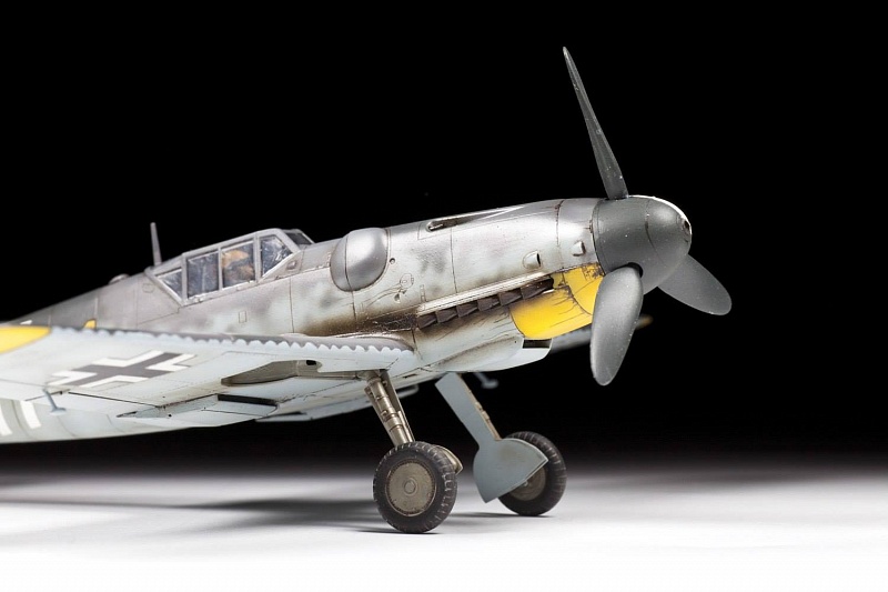 Сборная модель самолета. Немецкий истребитель Мессершмитт Bf-109G6  