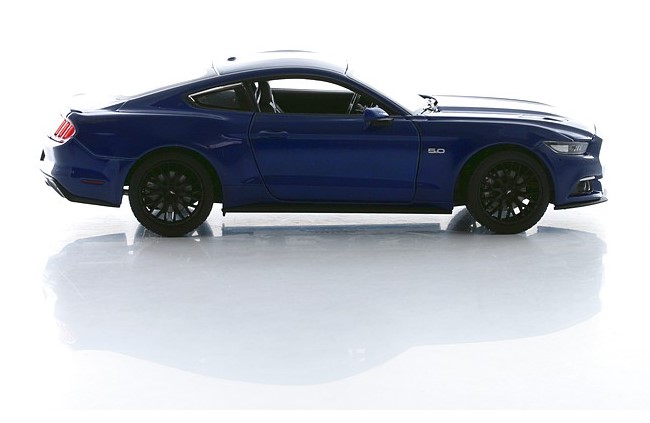  Модель машины 1:24 Ford Mustang GT  