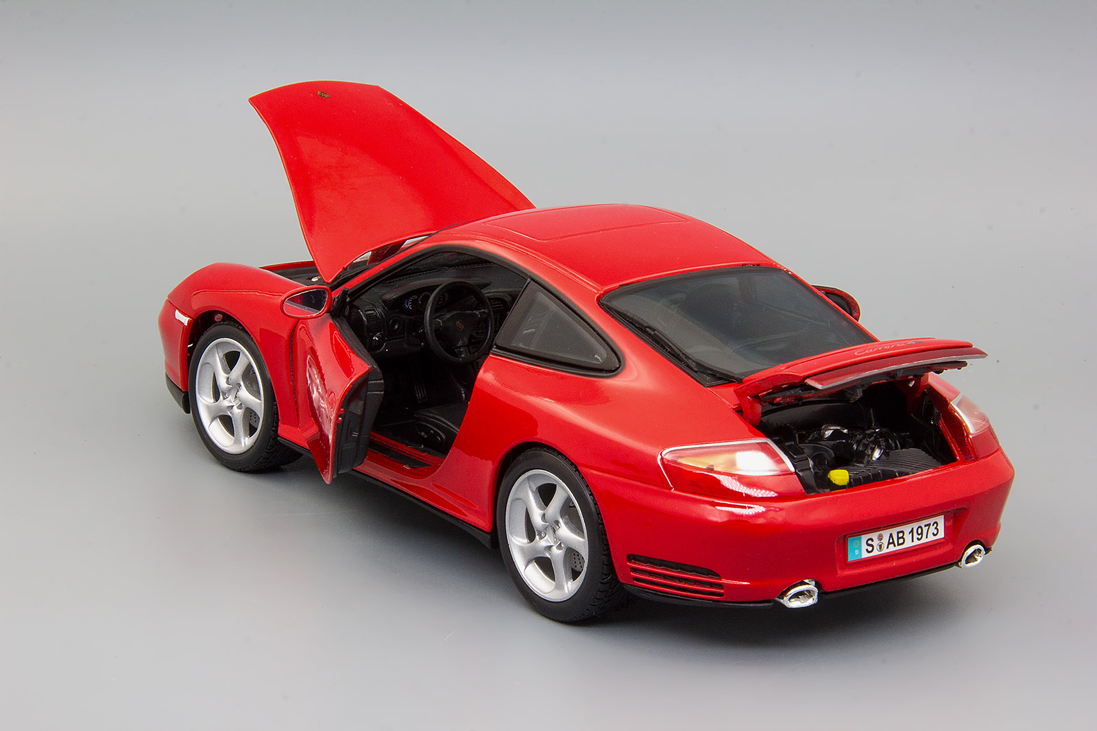 Модель машины - Porsche 911 Carrera 4S, 1:18   