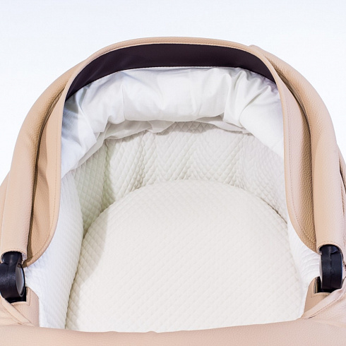 Коляска классическая Navington Caravel - Royal Snow, диаметр колес 30 см  