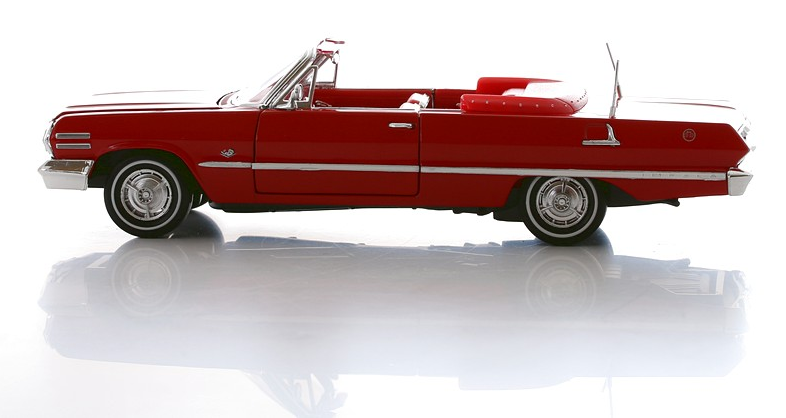 Модель машины Chevrolet Impala 1963, масштаб 1:24  