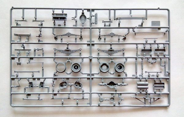 Сборная модель - Российский армейский грузовик Урал-4320, 1:35  