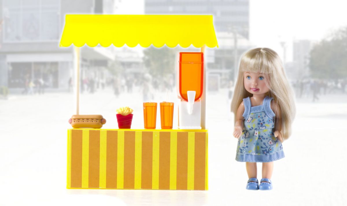 

Игровой набор из серии Paula. На рынке – Кукла и ларёк с едой