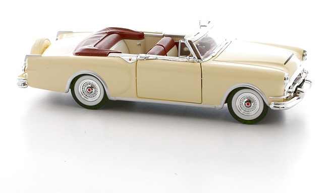 Модель Packard Caribbean, масштаб 1:24  