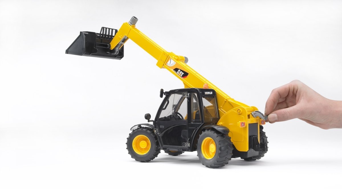 Погрузчик колёсный Bruder CAT Telehandler с телескопическим ковшом  