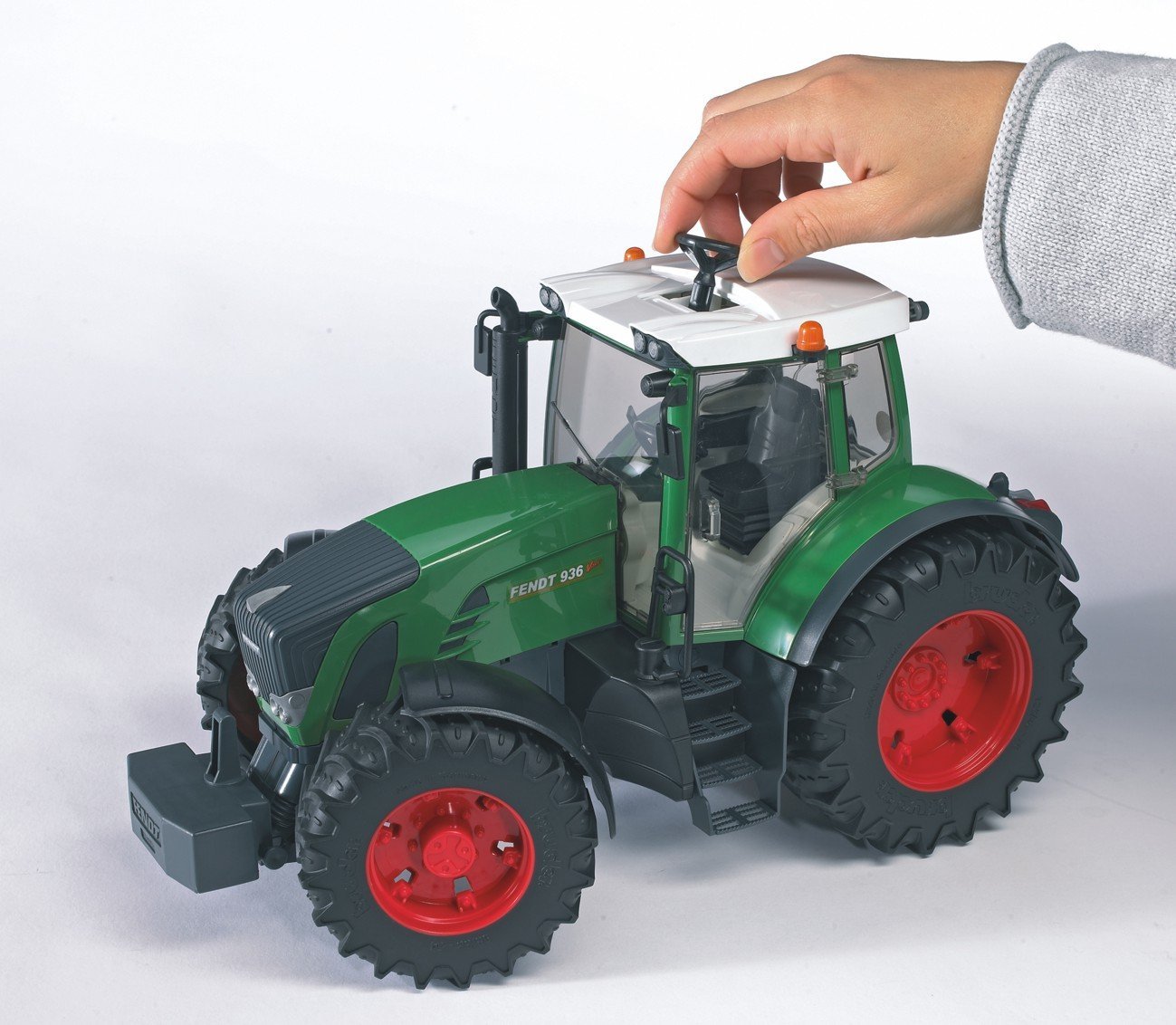 Трактор Bruder Fendt 936 Vario  