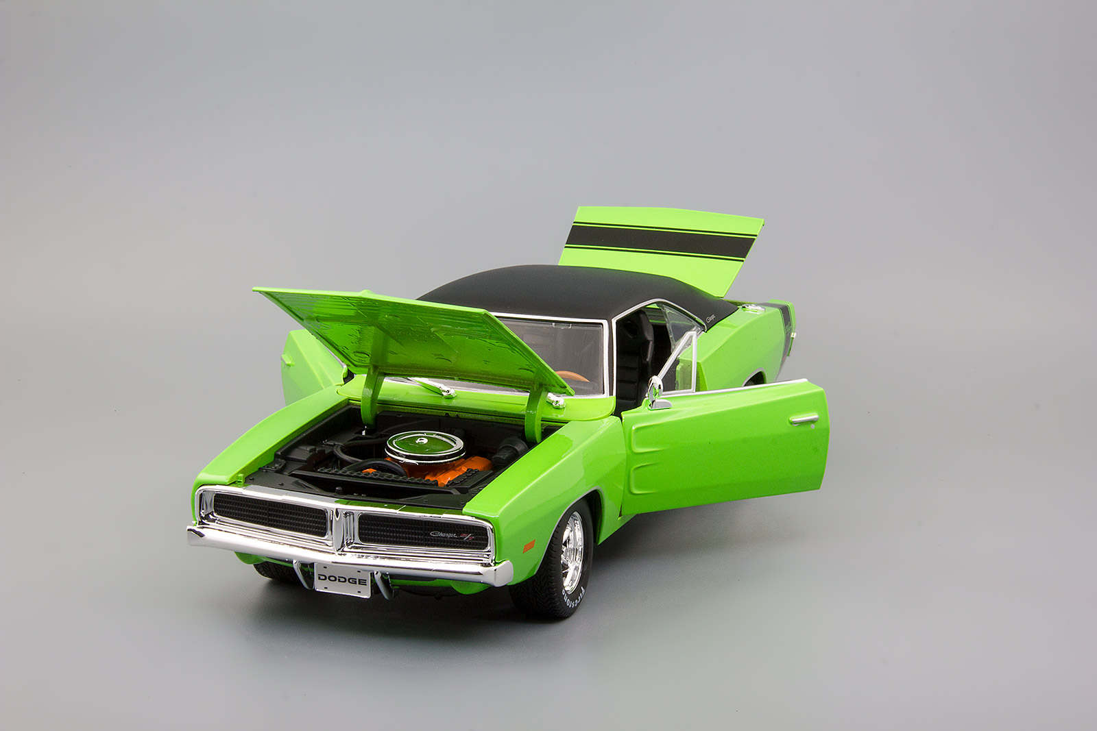 Dodge Charger R/ T 1969, масштаб 1:18  