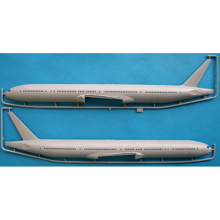 Сборная модель - Пассажирский авиалайнер Боинг-777-300ER  
