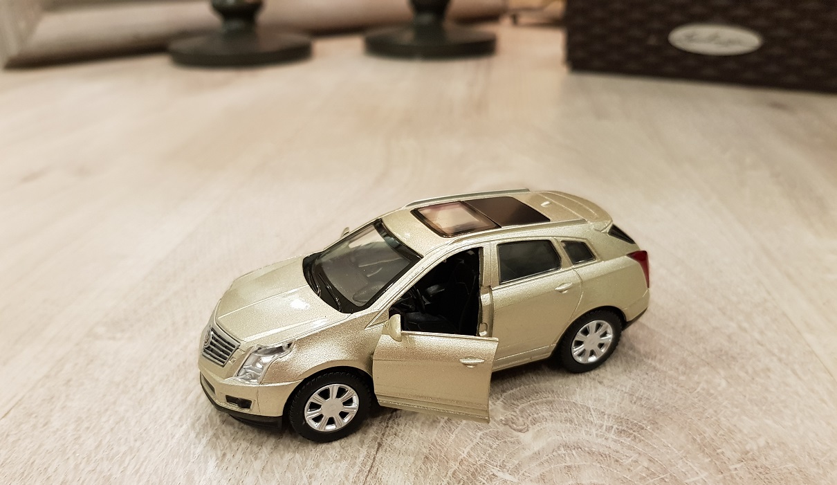 Машинка металлическая инерционная Cadillac SRX, открываются двери, 1:43  