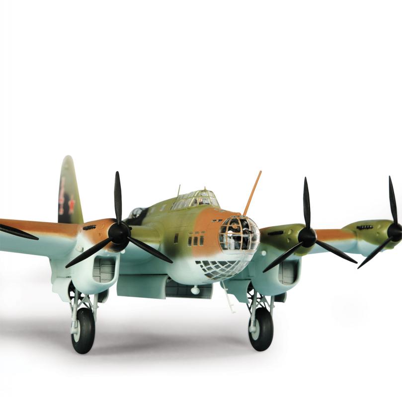 Сборная модель - Советский дальний бомбардировщик ПЕ-8  