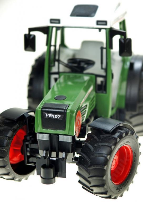 Трактор Bruder Fendt 209-S   