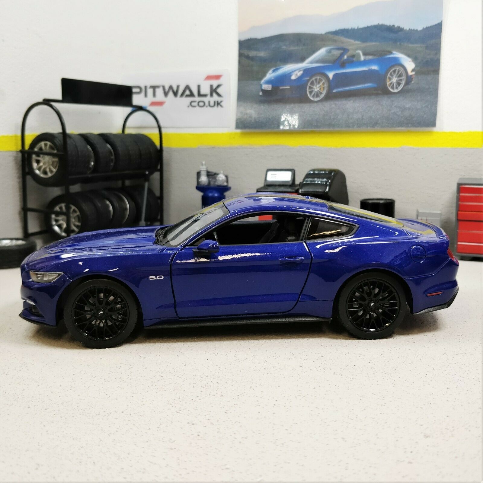  Модель машины 1:24 Ford Mustang GT  