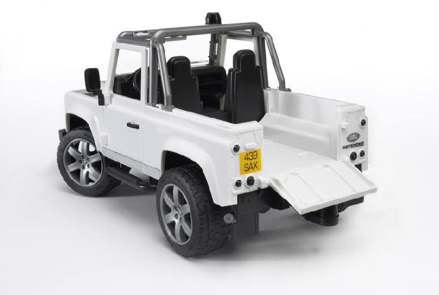 Внедорожник-пикап Bruder Land Rover Defender  