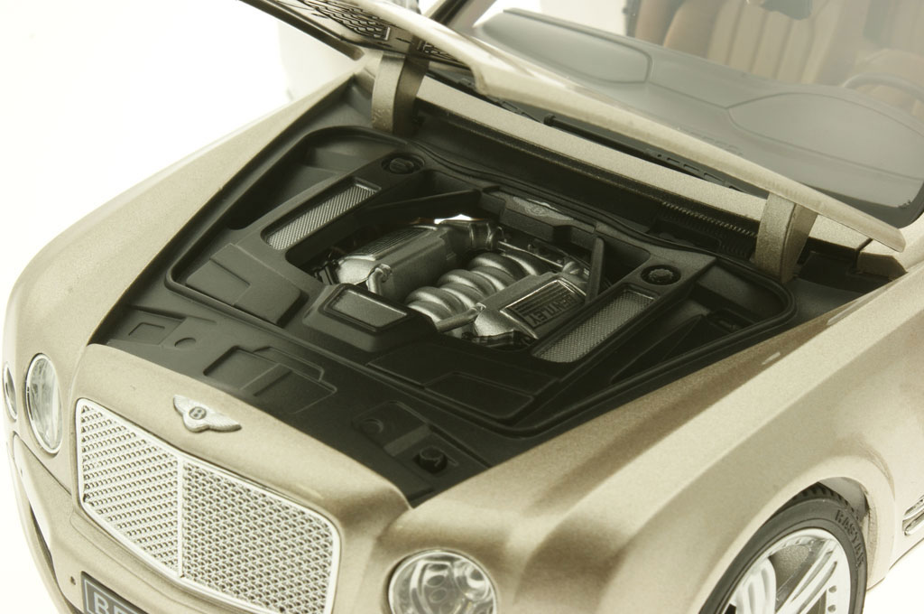 Bentley Mulsanne металлическая коллекционная модель, масштаб 1:18  