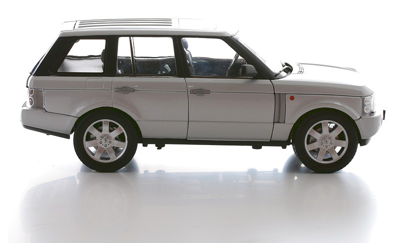 Машинка Welly Land Rover Range Rover, масштаб 1:18  