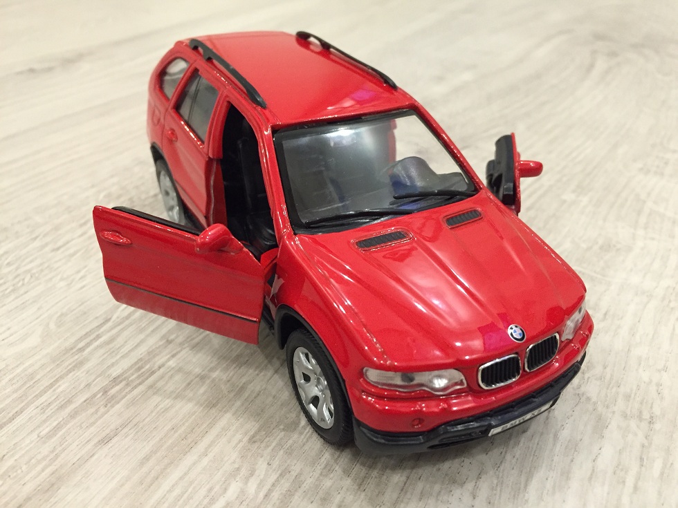 Машинка BMW X5, масштаб 1:31  