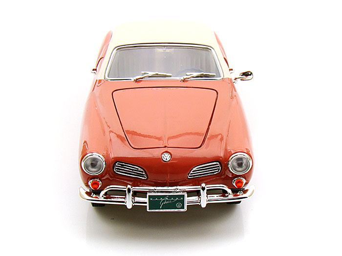 Автомобиль 1966 года - Фольксваген Karmann-Ghia, масштаб 1/18  