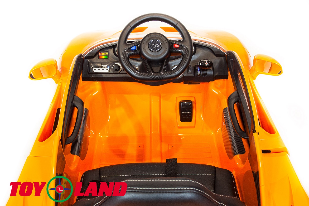 Электромобиль McLaren оранжевого цвета  