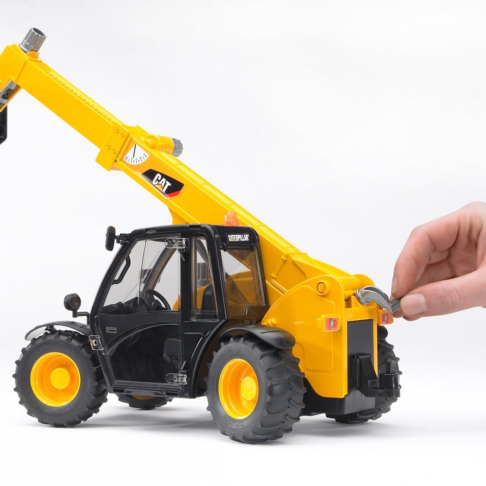 Погрузчик колёсный Bruder CAT Telehandler с телескопическим ковшом  