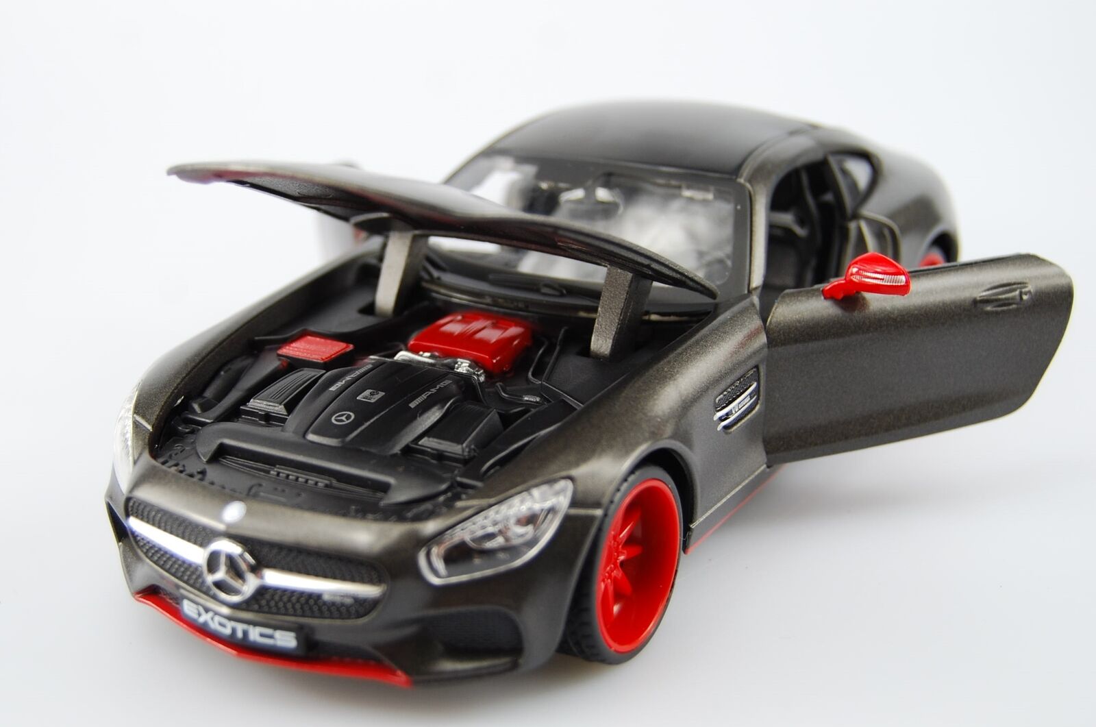 Модель машины - Mercedes AMG GT, 1:24  