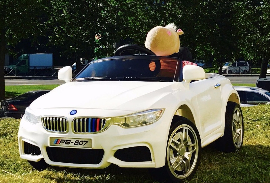 Электромобиль ToyLand BMW 3 белого цвета  