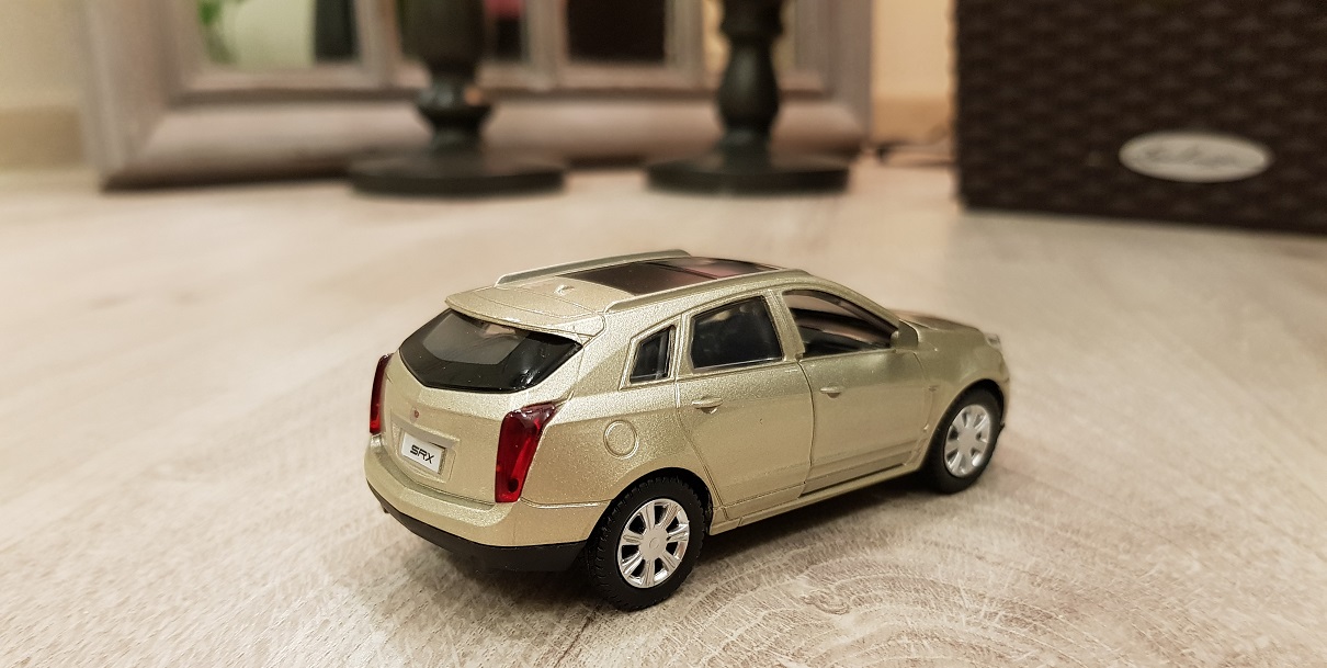 Машинка металлическая инерционная Cadillac SRX, открываются двери, 1:43  