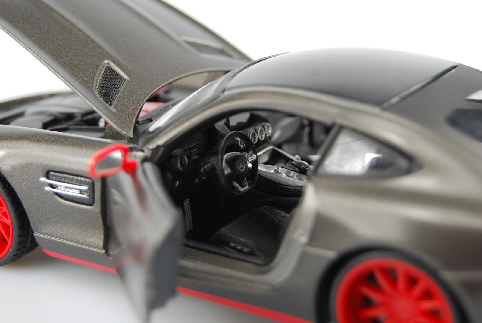 Модель машины - Mercedes AMG GT, 1:24  