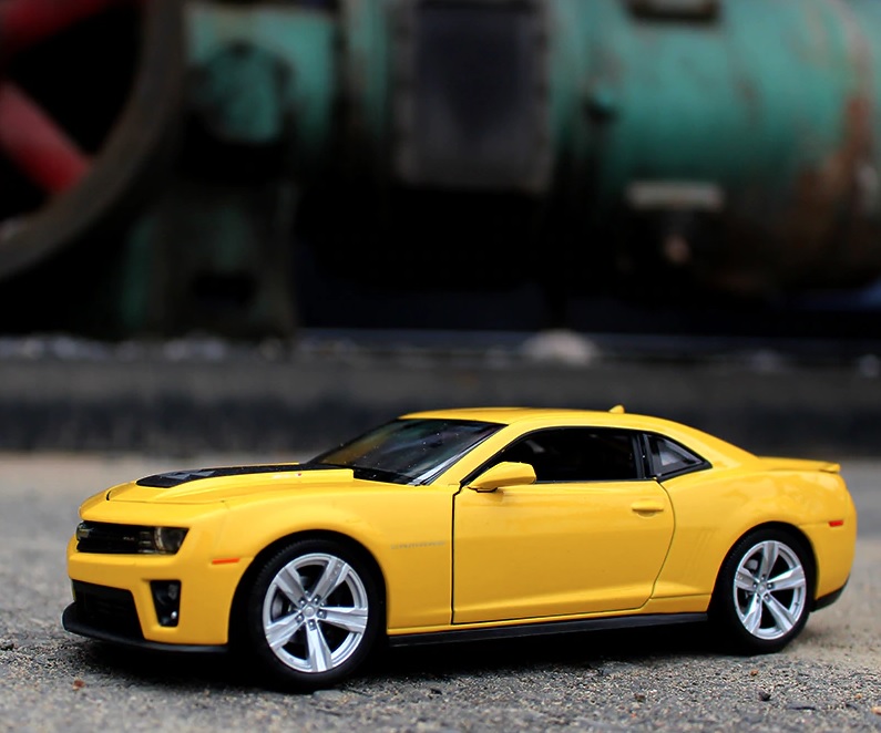 Коллекционная модель машина Chevrolet Camaro, 1:24  