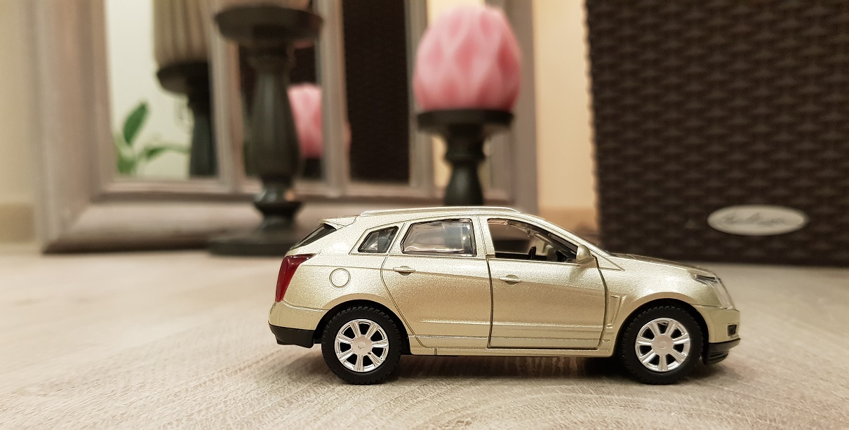 Машинка металлическая инерционная Cadillac SRX, открываются двери, 1:43  