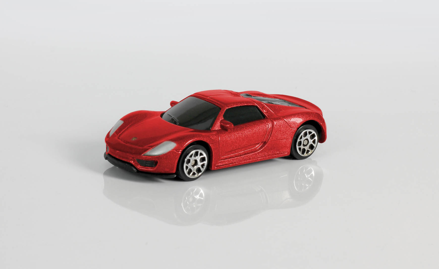 

Металлическая машина - Porsche 918 Spyder, 1:64, красный
