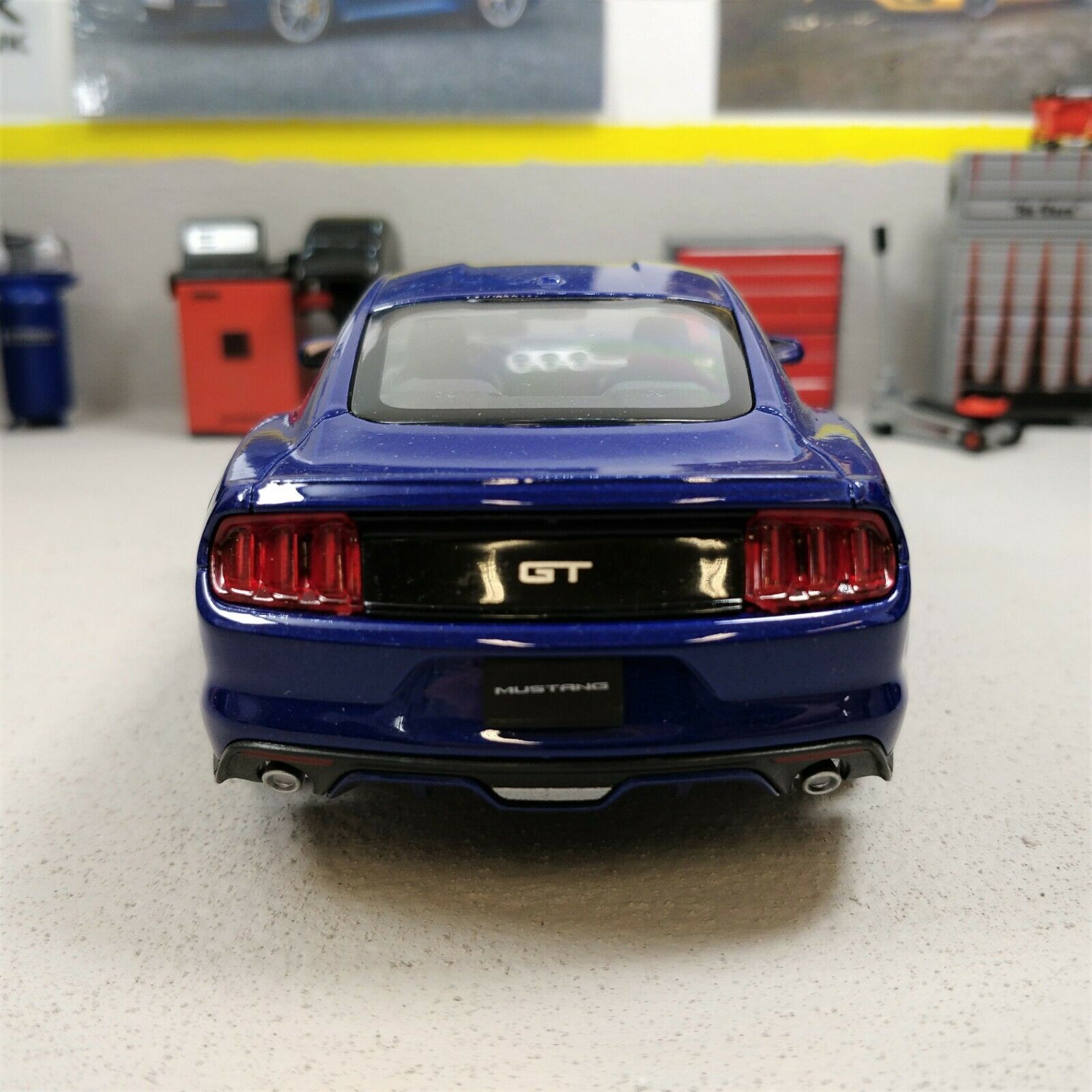  Модель машины 1:24 Ford Mustang GT  