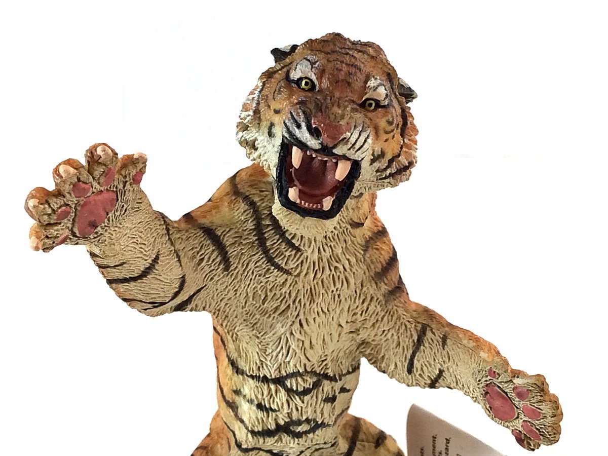 Фигурка - Стоящий тигр, размер 8 х 12 х 8 см.  