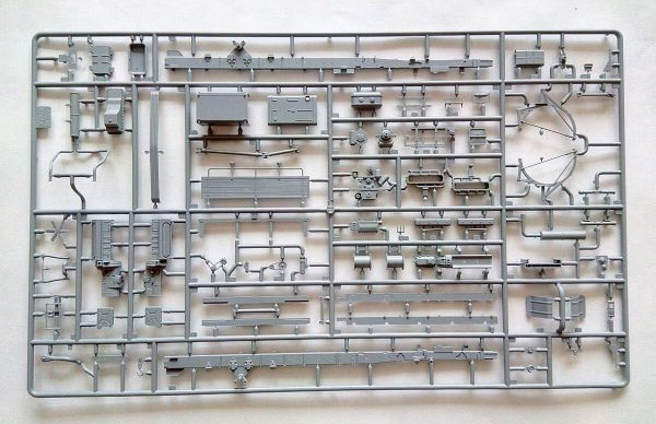 Сборная модель - Российский армейский грузовик Урал-4320, 1:35  