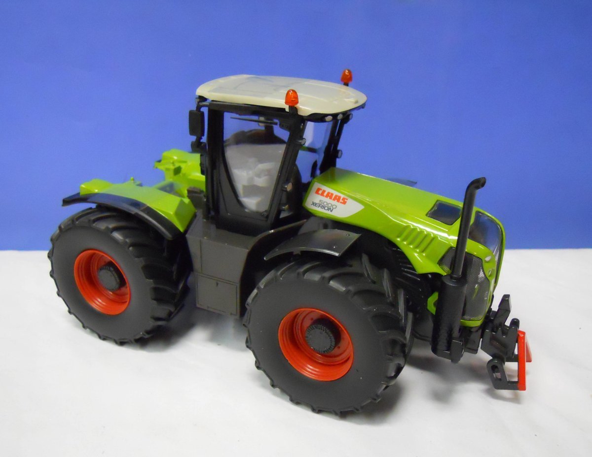 Трактор Siku CLAAS 5000 xerion, масштаб 1:32  