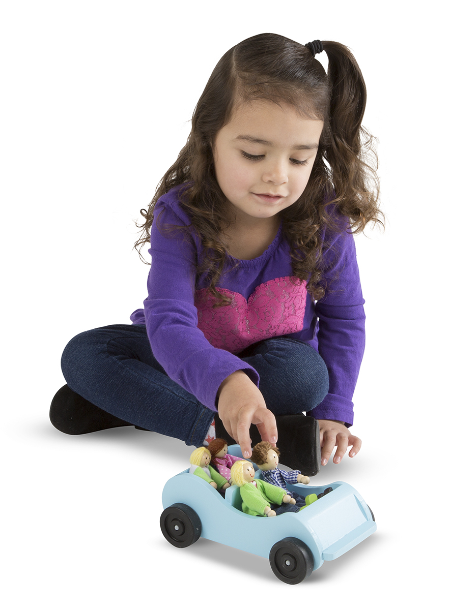 Игровой набор - Машина и кукольная семья  