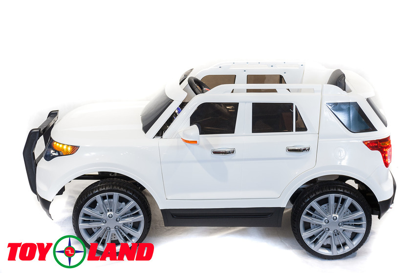 Электромобиль Ford Explorer, белого цвета  