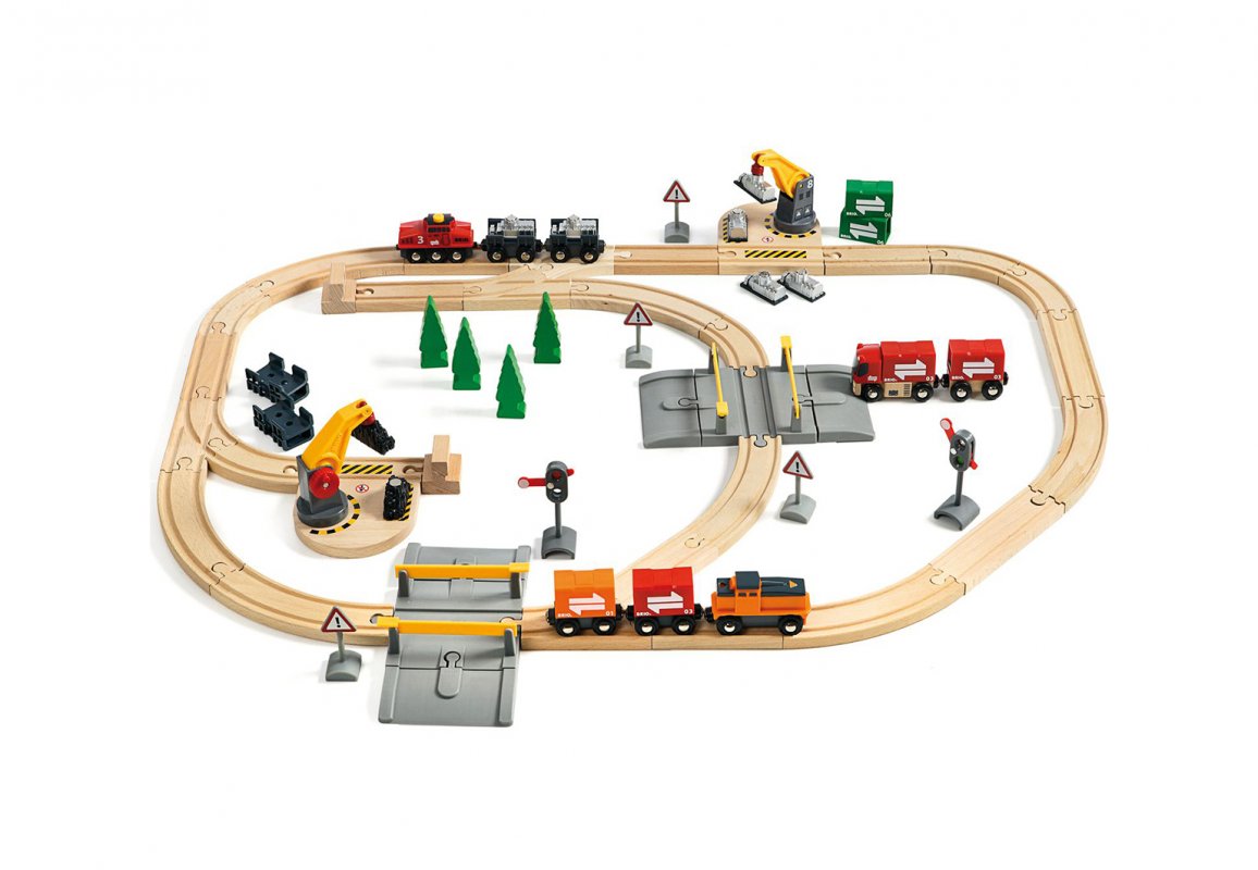 Подарочный набор – Железная дорога с подъемниками, переездами, грузами и поездом, 75 деталей  