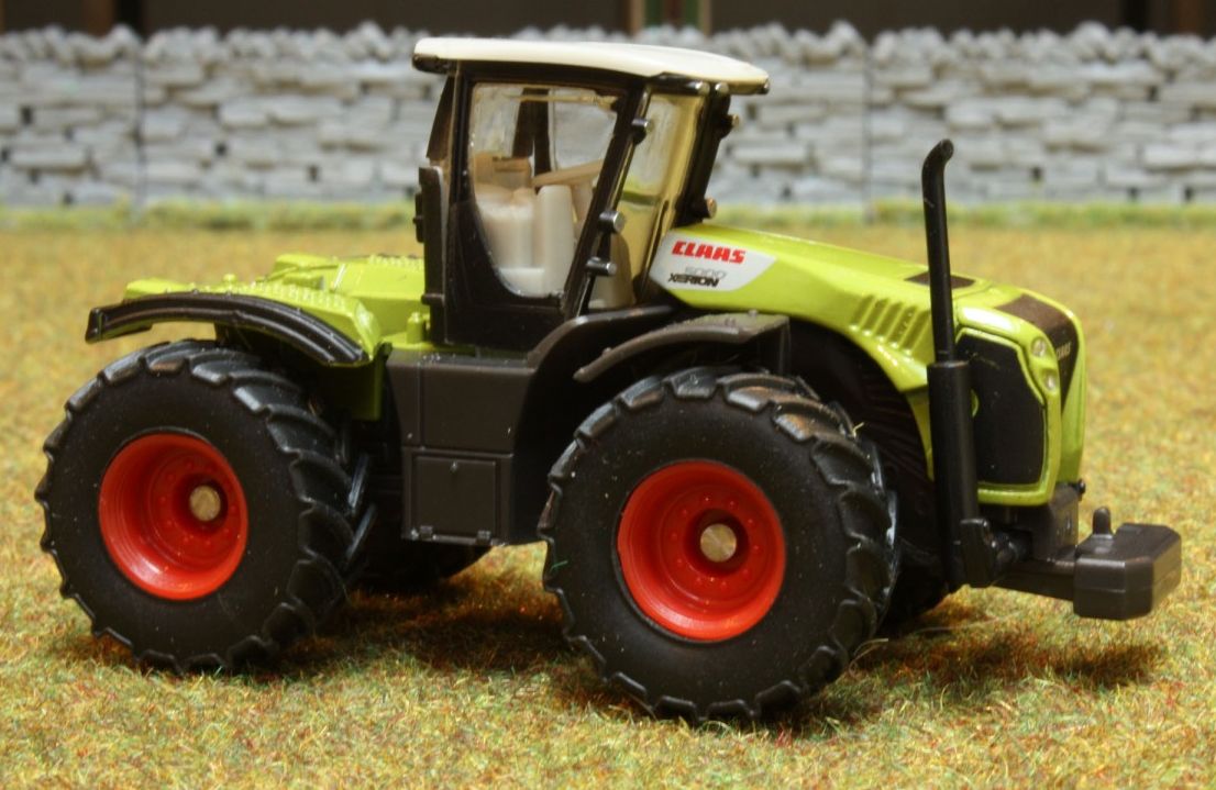 Трактор Siku CLAAS 5000 xerion, масштаб 1:32  