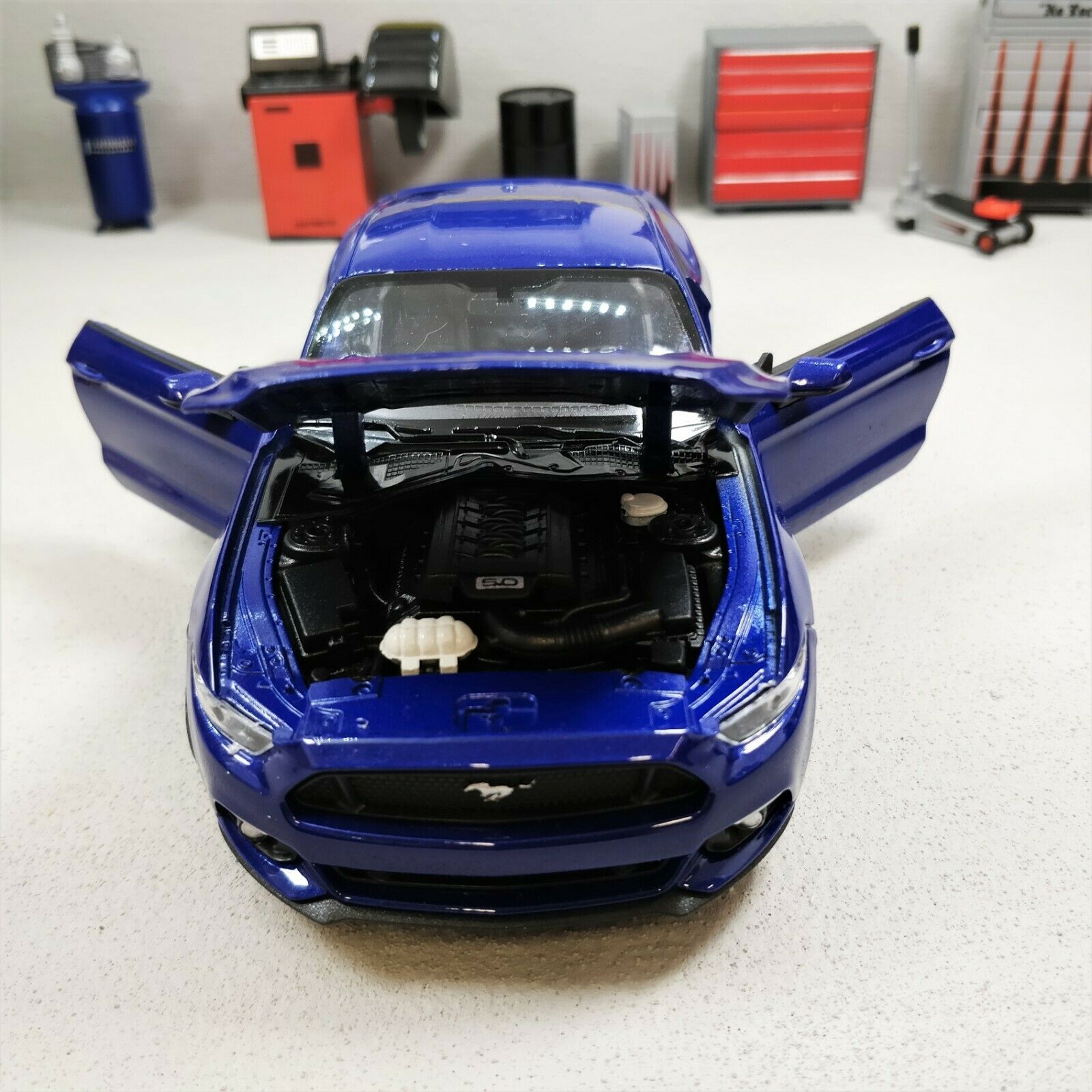  Модель машины 1:24 Ford Mustang GT  