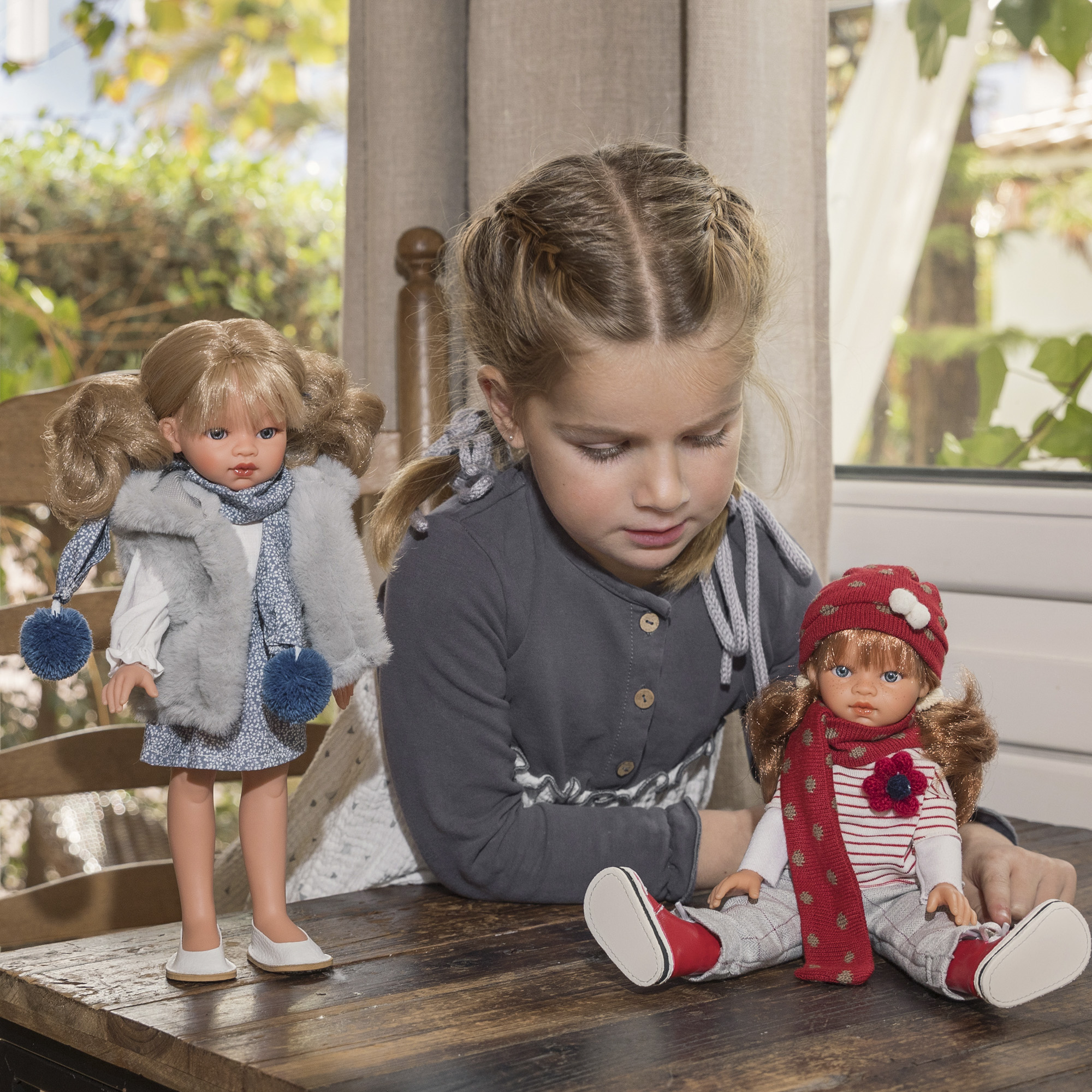 Кукла Эльвира в красном кэжуал образе 33 см виниловая  