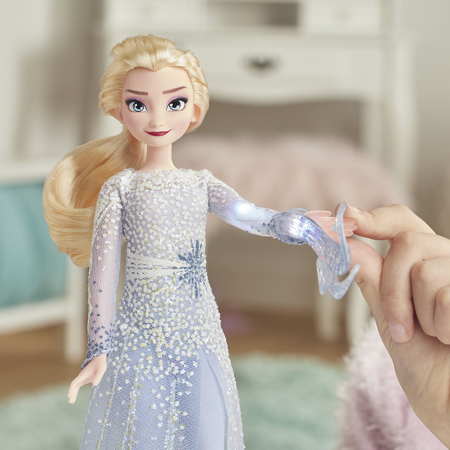 Интерактивная кукла из серии Disney Princess. Холодное Сердце 2 – Эльза  