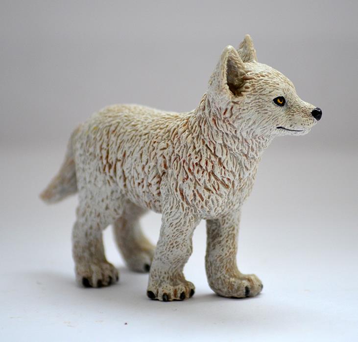 Фигурка - Молодой полярный волк, размер 6 см.  